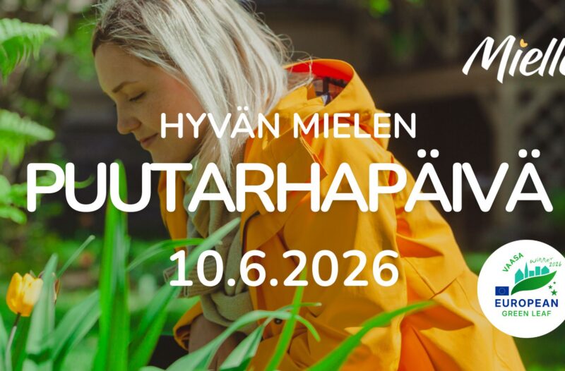 Nainen istuttaa kukkia